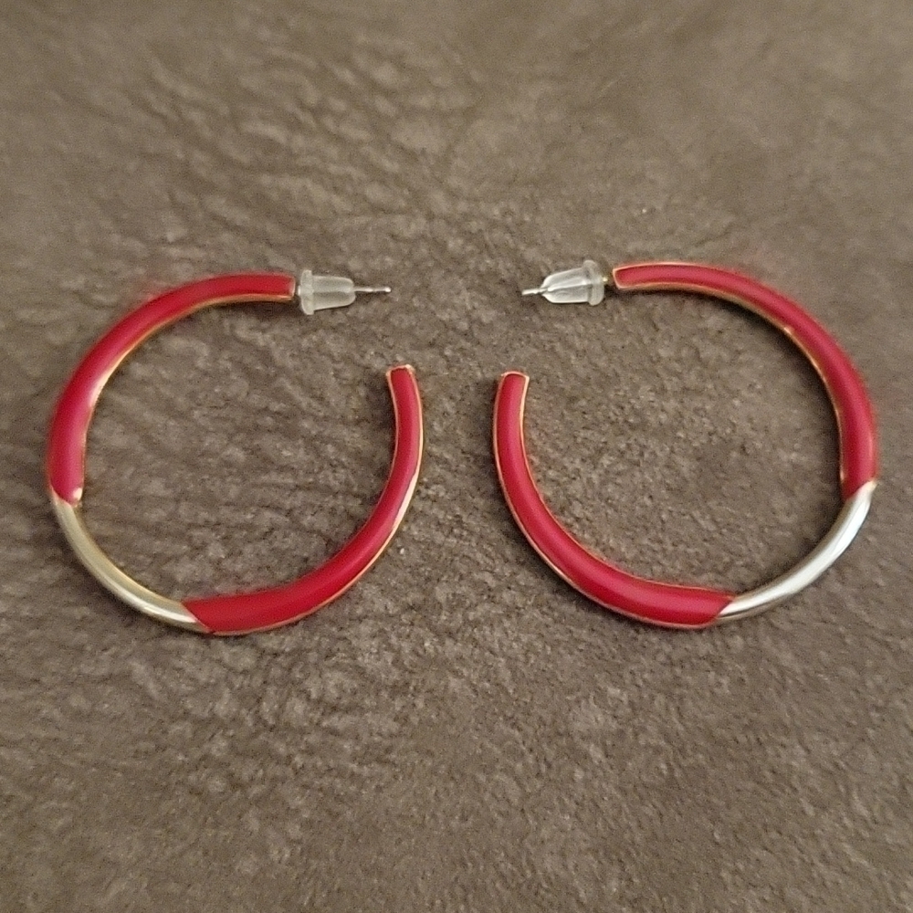 3/$30 VTG Two-tone Red Enamel Metal Hoop Earrings - Picture 2 of 3